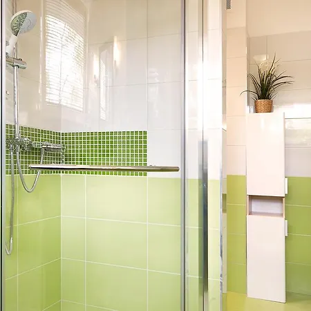 Lovely Funky Flat Near Royal Park