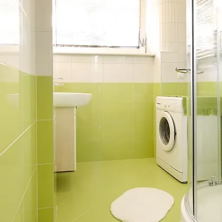 Lovely Funky Flat Near Royal Park Apartment Warsaw