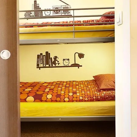 Lovely Funky Flat Near Royal Park Апартаменты