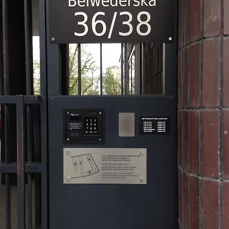 Lovely Funky Flat Near Royal Park Apartment *