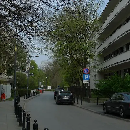 Lovely Funky Flat Near Royal Park Апартаменты *