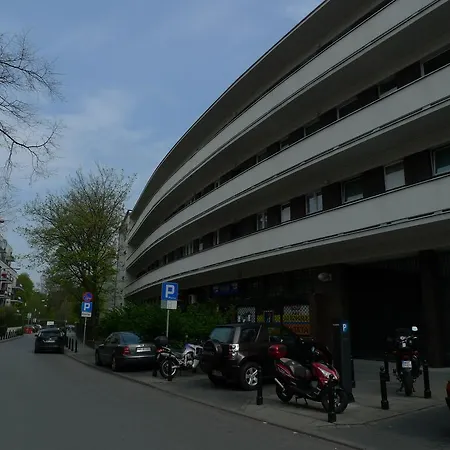 Lovely Funky Flat Near Royal Park